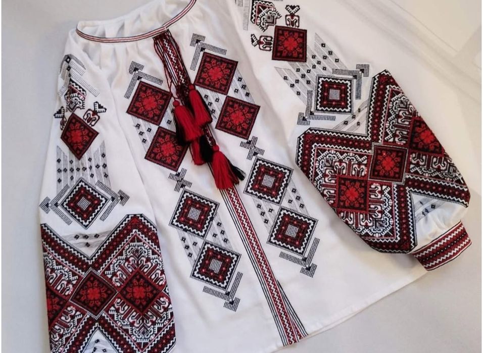 Жіноча вишиванка"Святкова"