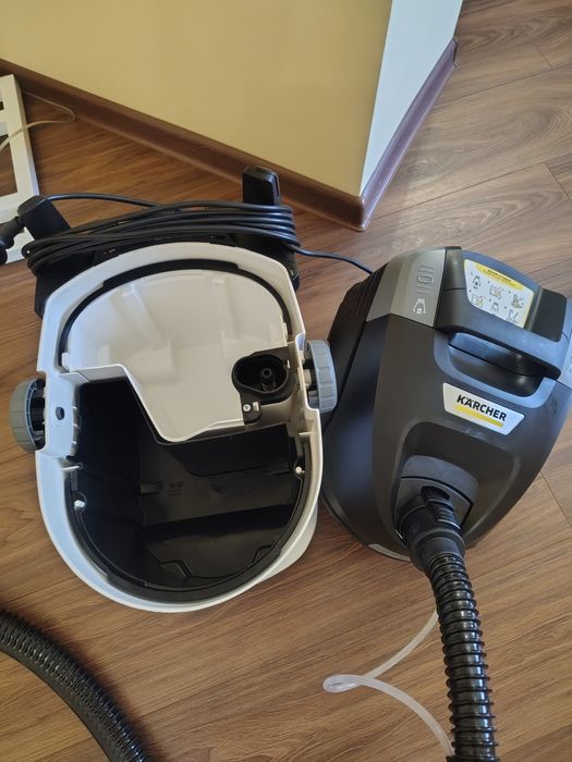 Мийний пилосос Karcher SE 5 1.081-230.0 для сухого та вологого прибирання килимів меблів салону автомобіля та твердих покриттів
