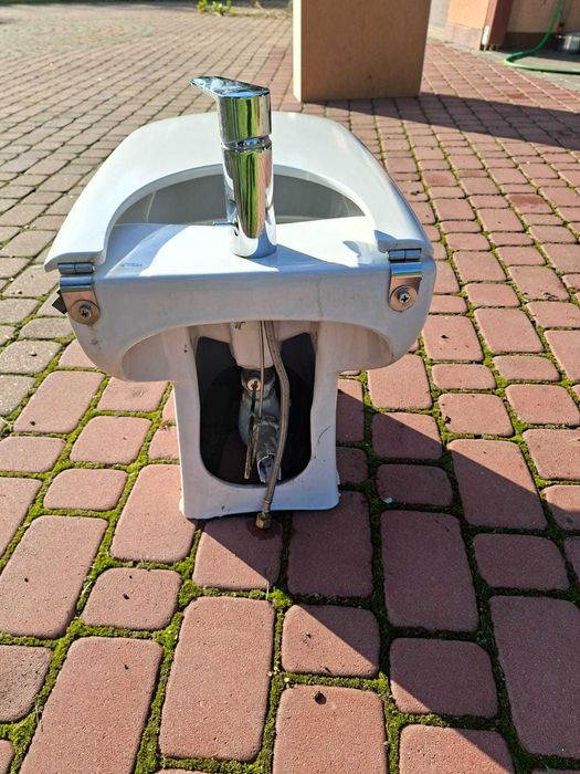 Bidet Roca z baterią Hansgrohe