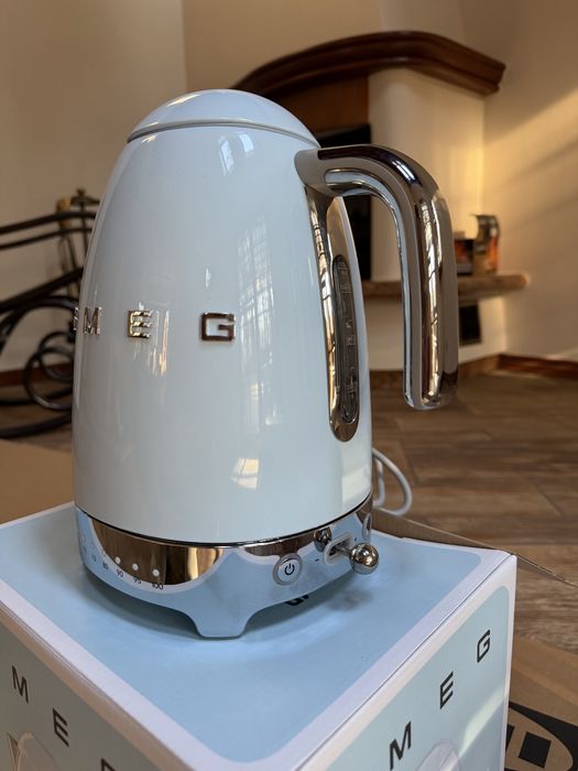 Czajnik Smeg z regulacją temperatury