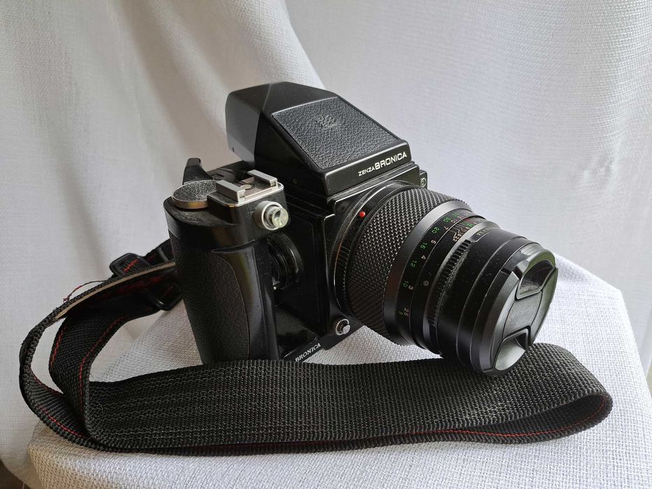 Aparat Bronica ETRsi / Typ 120 6x4 + pryzmat + obiektyw 150mm 1:3,5