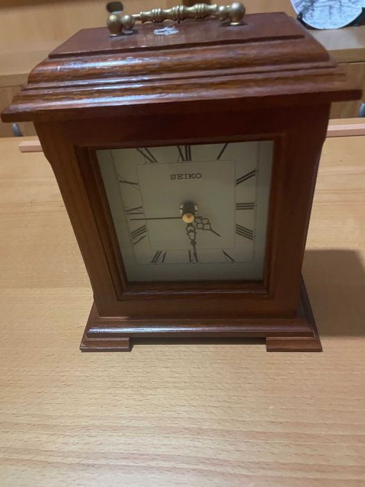 Conjunto de 2 Relógios de Mesa em Madeira – Seiko + Estilo Clássico