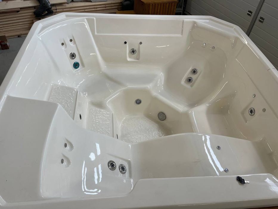 Kwadratowe jacuzzi z leżanką PREMIUM balia wanna ogrodowa z piecem na drewno lub elektryczna | hydromasaż airmasaż led system filtracji