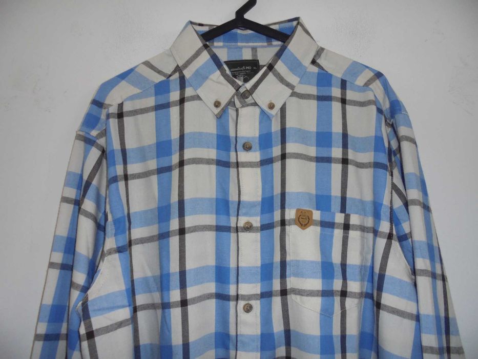 camisa de homem nova com etiqueta