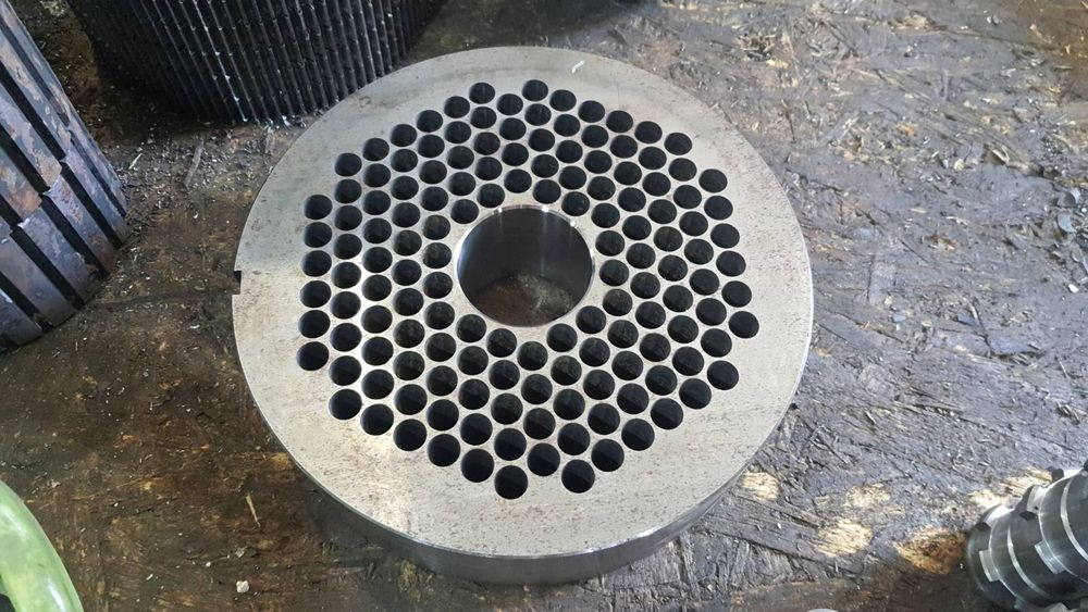 Гранулятор, Рабочая часть с матрицей 200 и подвижные ролики