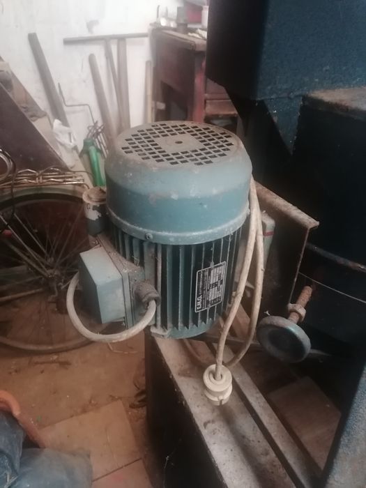 Vendo Moinho elétrico