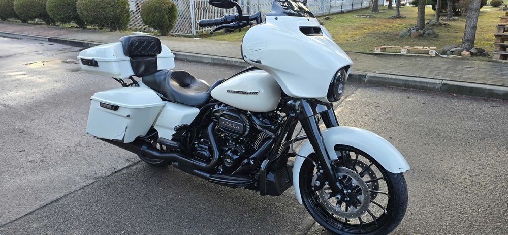 Harley Davidson FLHXS Street Glide Special z 2018 roku
