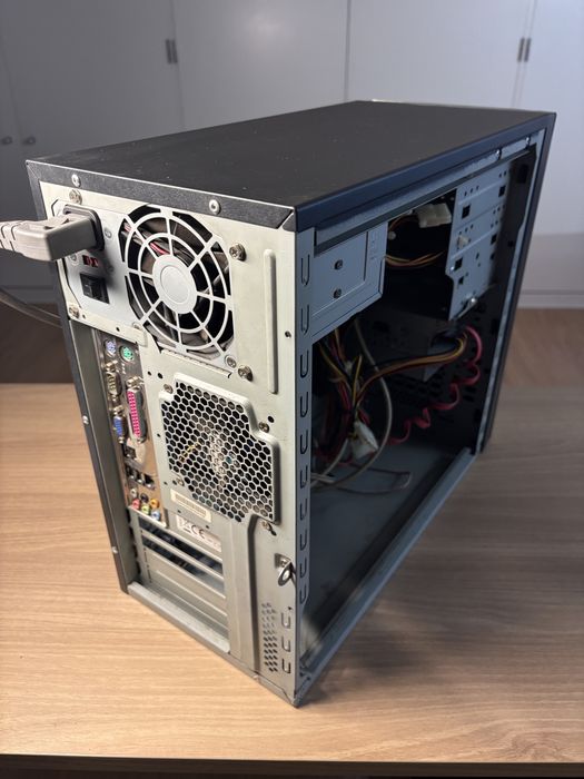 Caixa PC com fonte