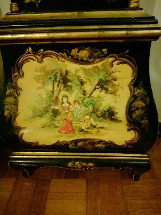 Relógio de pé antigo