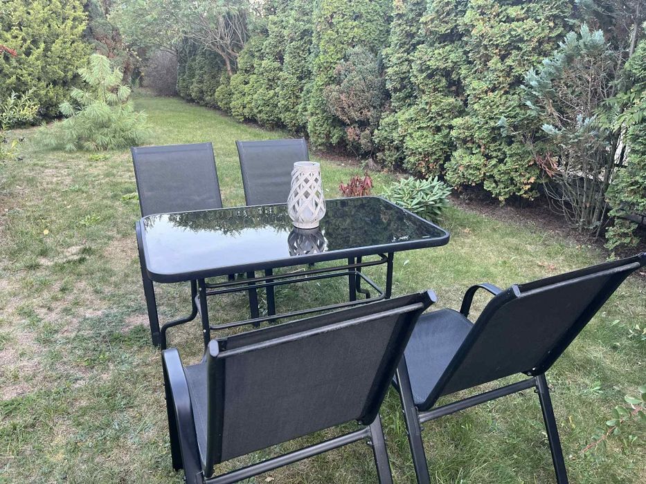 Stół ogrodowy z krzesłami