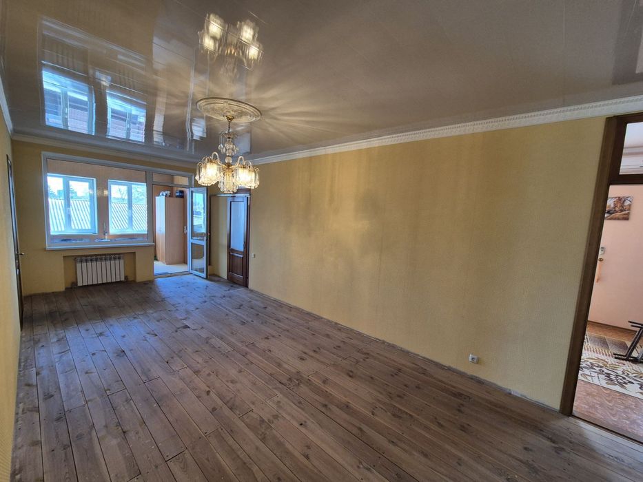 Продається будинок в Центральній частині міста.