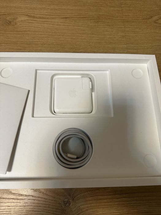 MacBook Pro 13 2020 I7 2.3 / 16gb / 512ssd 358 циклів