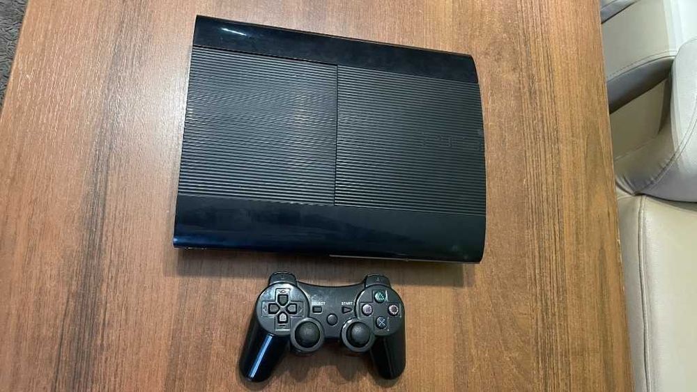 Playstation 3 super slim 1Tb Ps3 2 pady