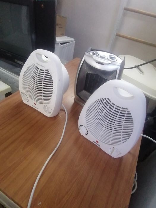 Утюг. Обигривач. Чайник. Доска для сушки.