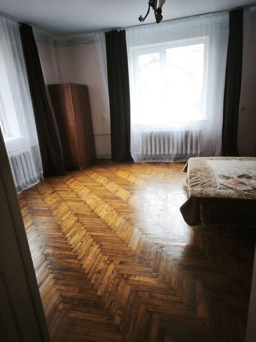 Здається пів будинка в Крихівцях