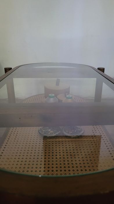 Stolik kawowy, drewniany z rattanem