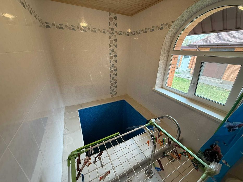 Продаж цегляного двоповерхового будинку 128 м2 з банею.