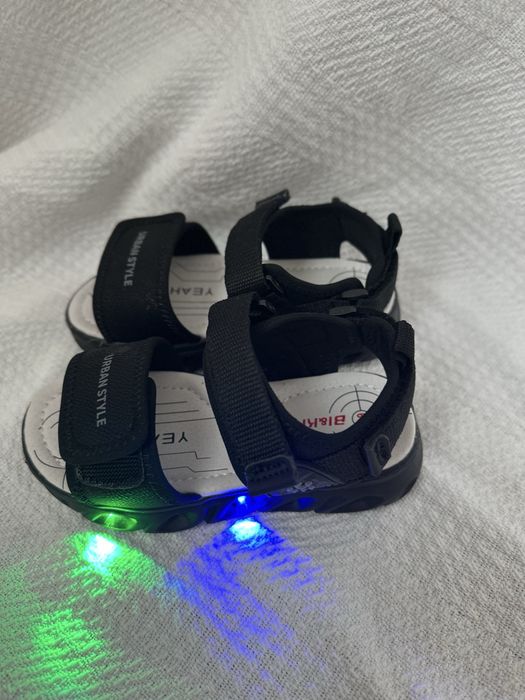 Нові босоніжки на хлопчика 19 см (29 р)