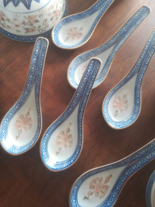 Tigelas "bagos de arroz"  e colher loiça macaense