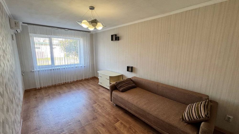 Продаж 1 кімнатної  квартири з гаражем.