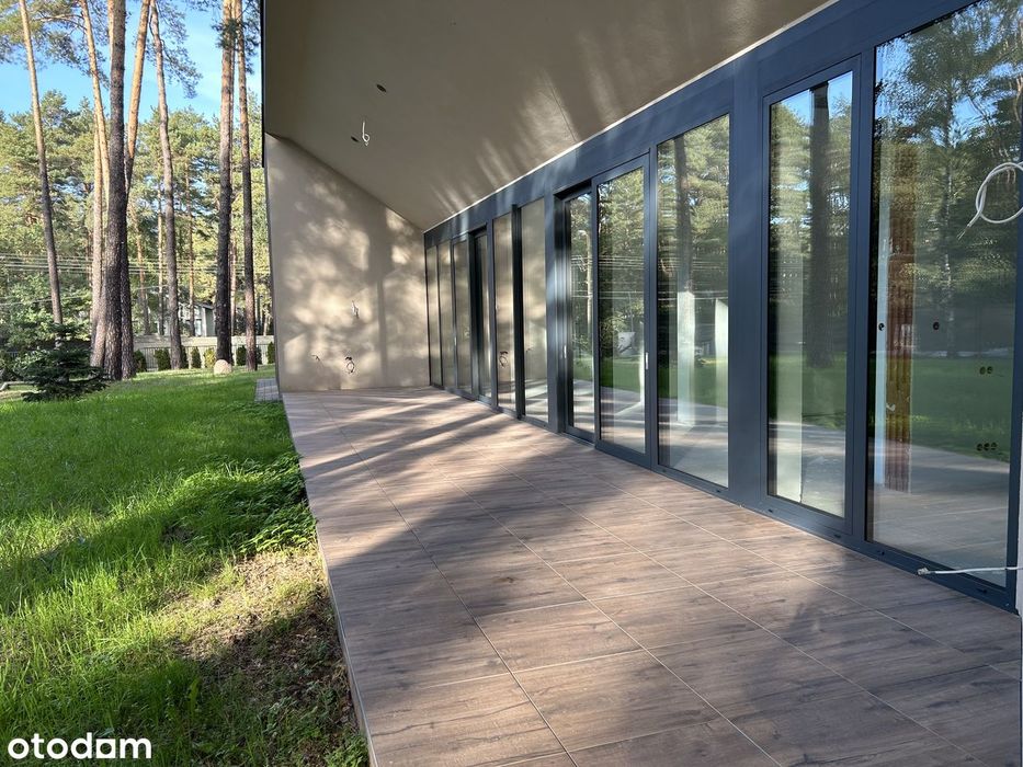 DOM Z PODCIENIAMI autorski projekt modernistycznego domu w Magdalence