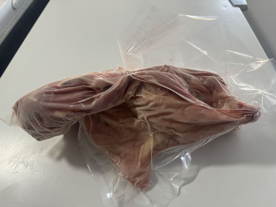 Продам морожені каркаси та шкіру індика