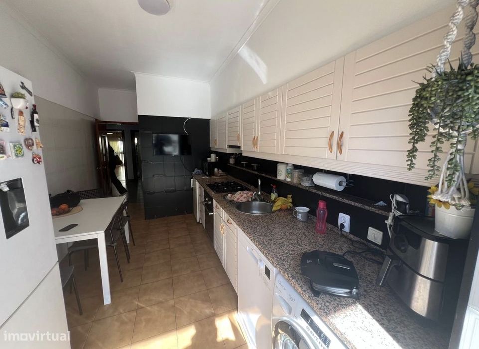 Apartamento T2 com Suite e Varanda - Amora — Amora, Setúbal