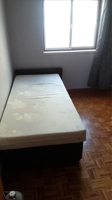 Cama de solteiro sommier (com colchão)