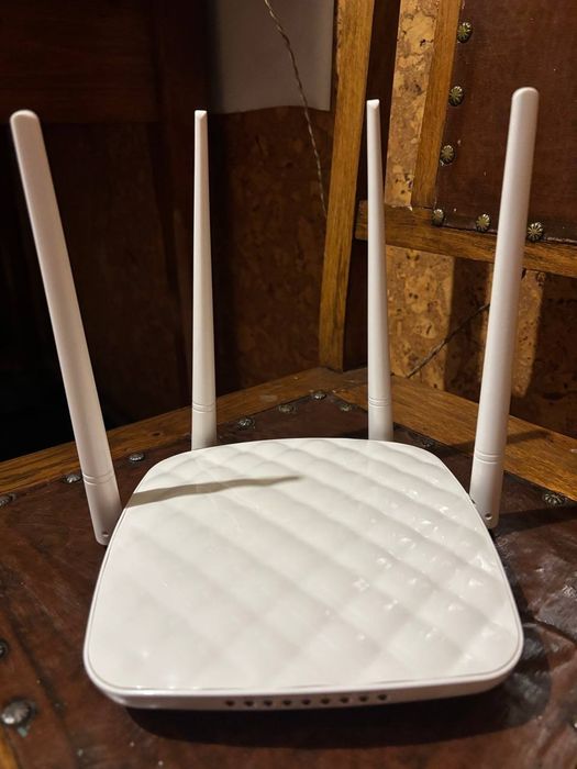 WiFi router tenda fh456