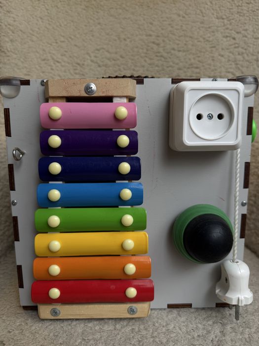 Бізі куб дитячій