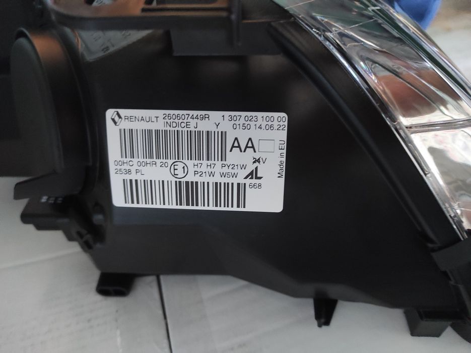 Фара фари Рено Меган 3 Renault megane 3 260108719R 260607449R
