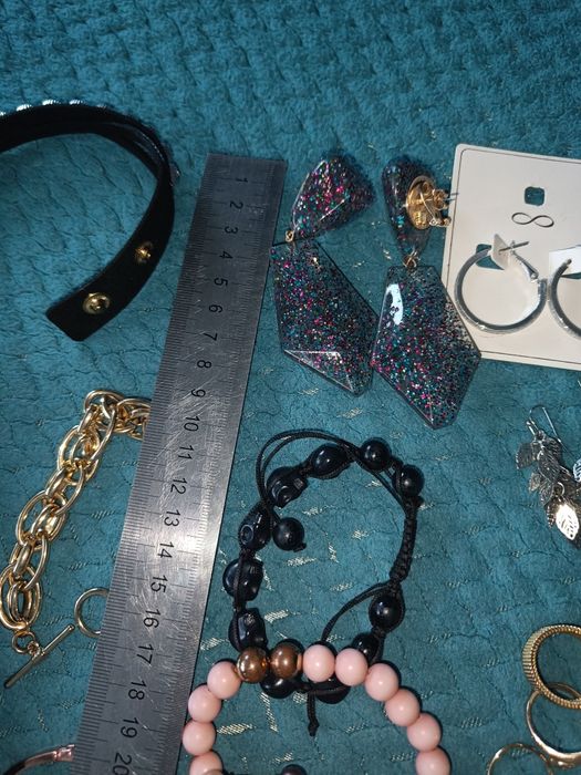 Zestaw biżuterii  kolczyki bransoletki