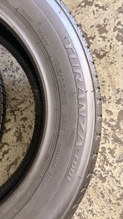 Pneus 195/60r16 Bridgestone Turanza T001 com 95% piso