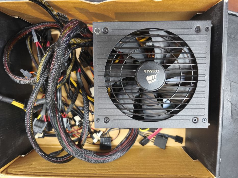 Fonte Alimentação TX650M Corsair