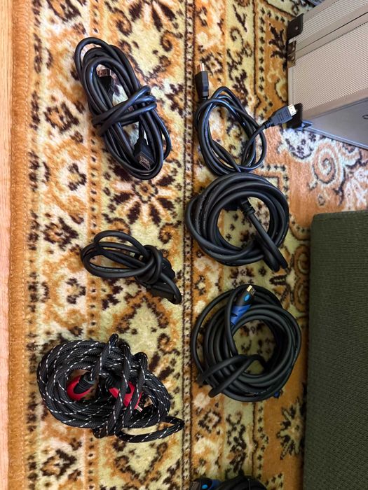 5 kabli Display Port i 11 kabli HDMI