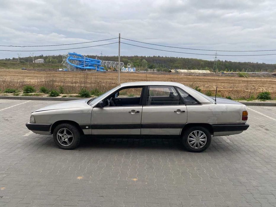 Audi 100 1985 року