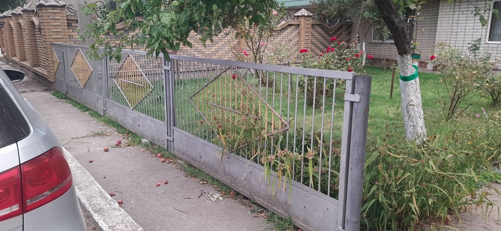 Забор, Паркан металевий секції