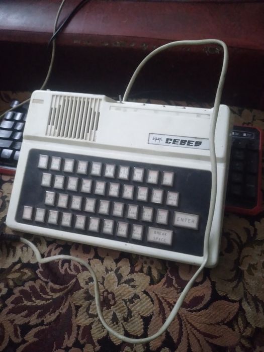 Домашній комп'ютер "Север" 1990 року випуску