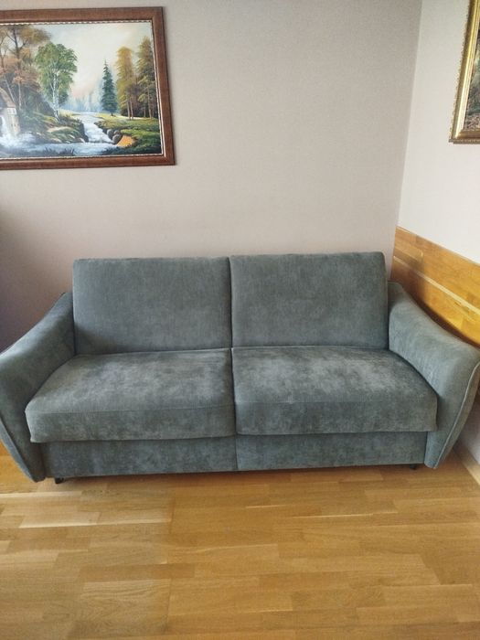 Sofa z włoskim stelazem -łóżko z pojemnikiem na posciel