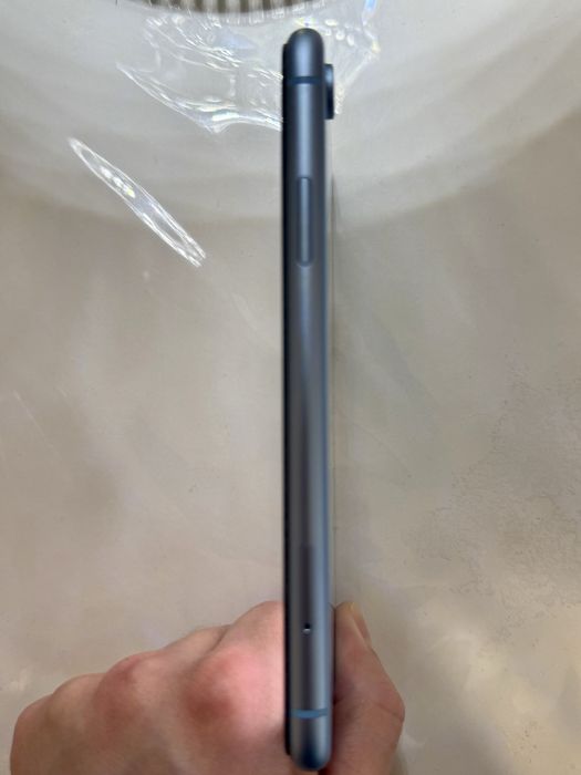 Продам iPhone XR 64GB BLUE