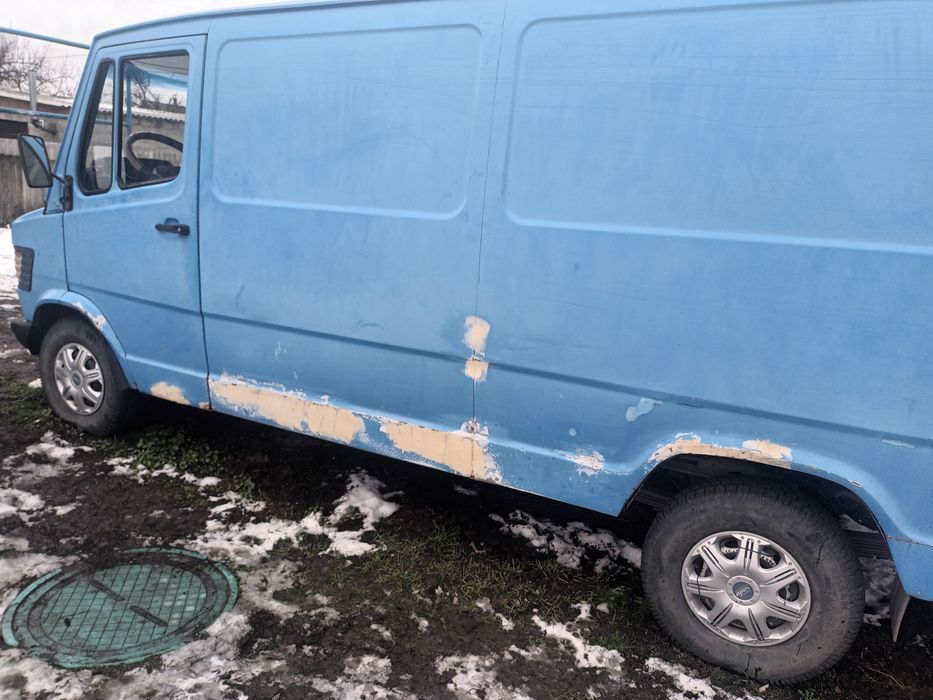 Продам Mersedes benz 207d 2.4L