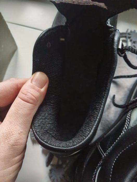 Buty robocze 44 za kostkę.
