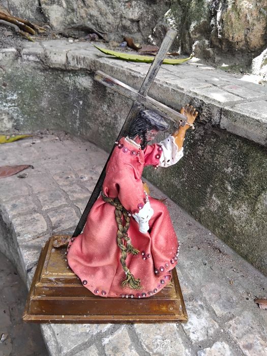 senhor dos passos em madeira policromado