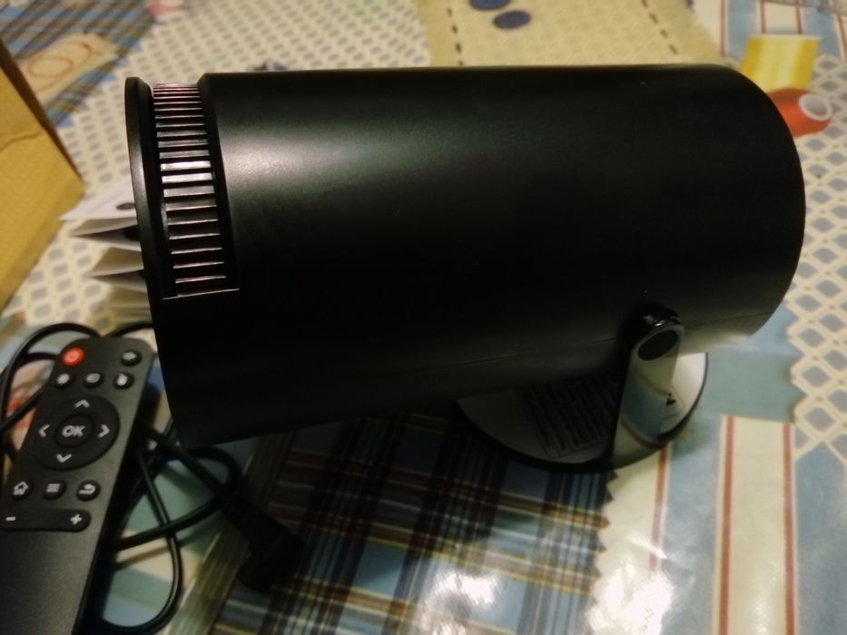 Проектор F100. Новий.