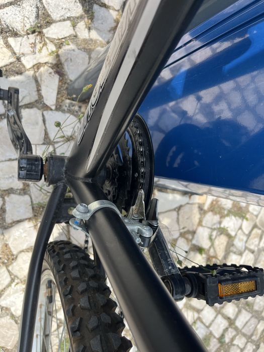 Bicicleta de montanha em bom esta