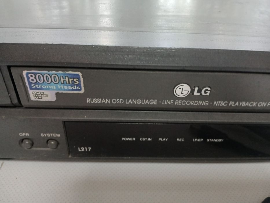 Відеомагнітофон робочий касетний.200 грн