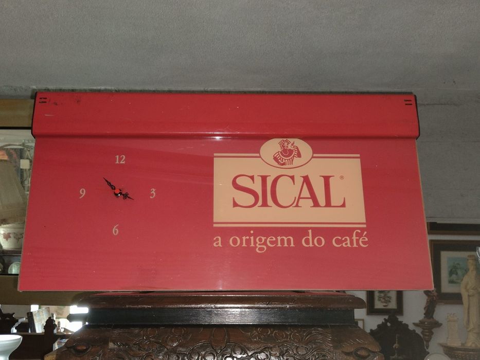 Letreiro e relógio SICAL