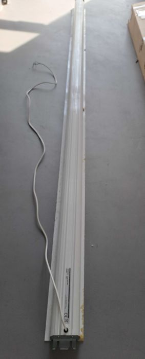 Duży ekran projekcyjny elektryczny - 350 cm