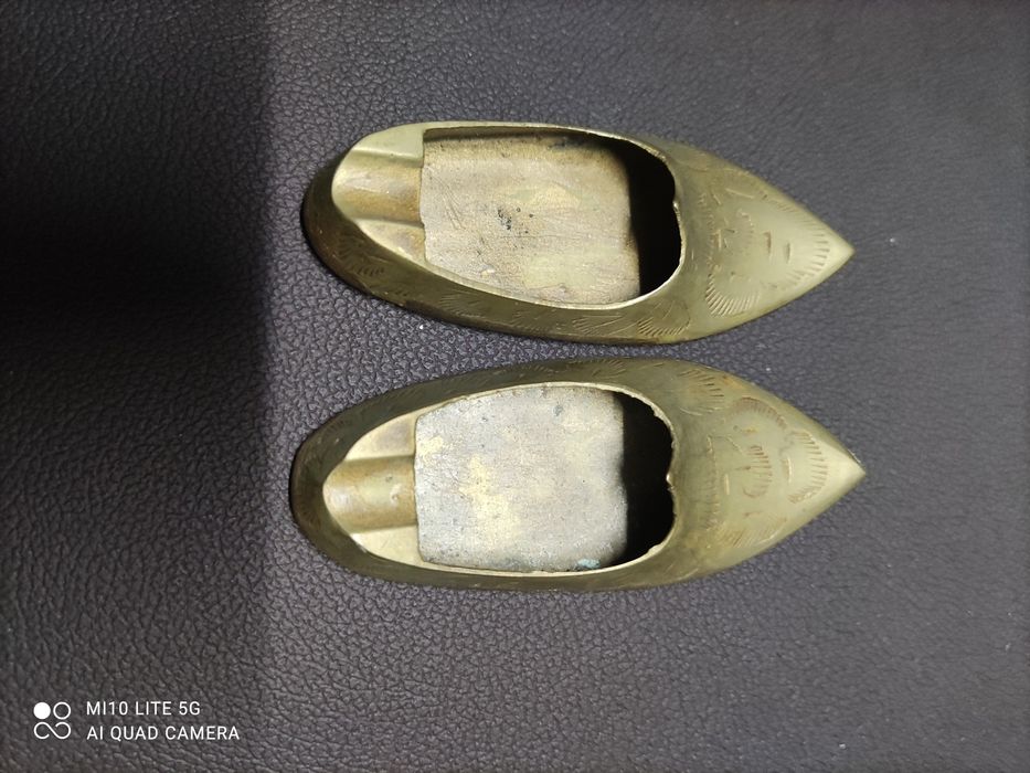 Sapatinhos de latão cinzeiro