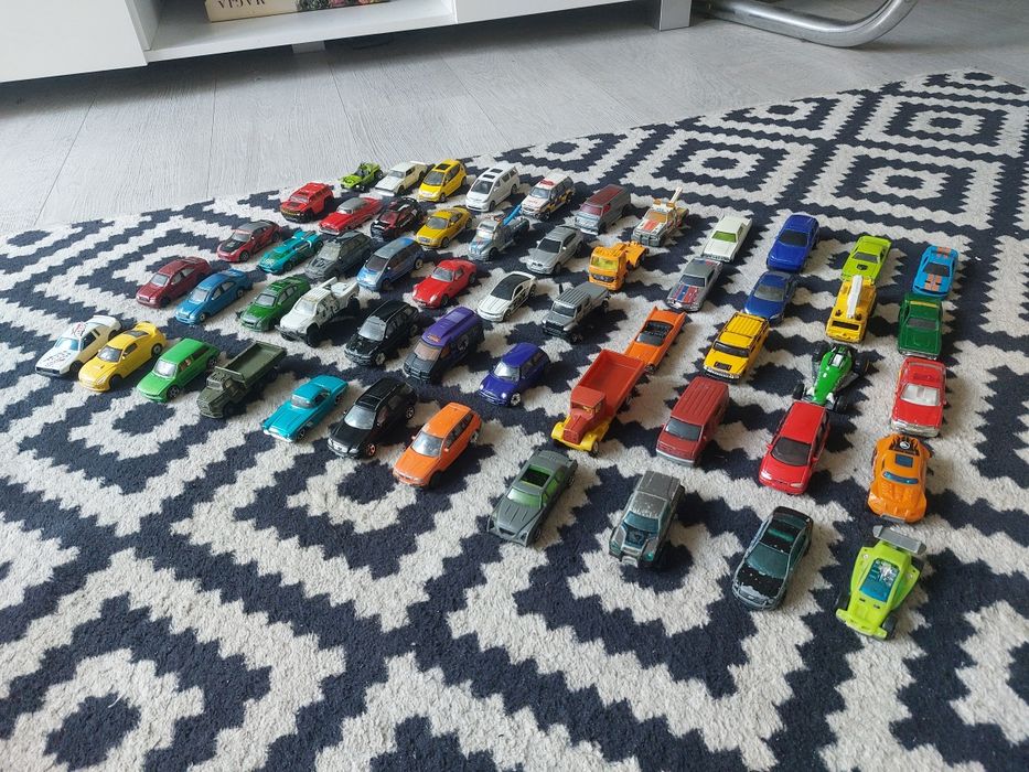 Samochodziki zabawkowe